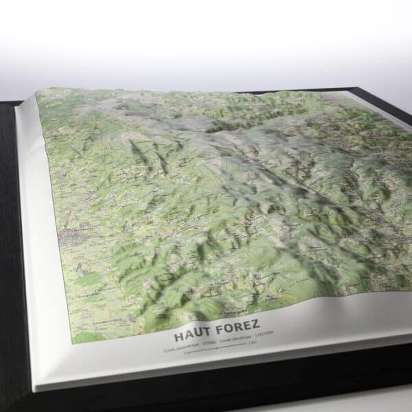 Haut Forez : carte en relief vue en perspective avec titre en premier plan.