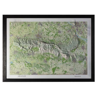 La carte en relief des Alpilles présentée dans un encadrement noir.
