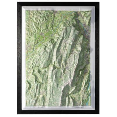 La carte en relief Vercors Nord présentée dans un encadrement noir.